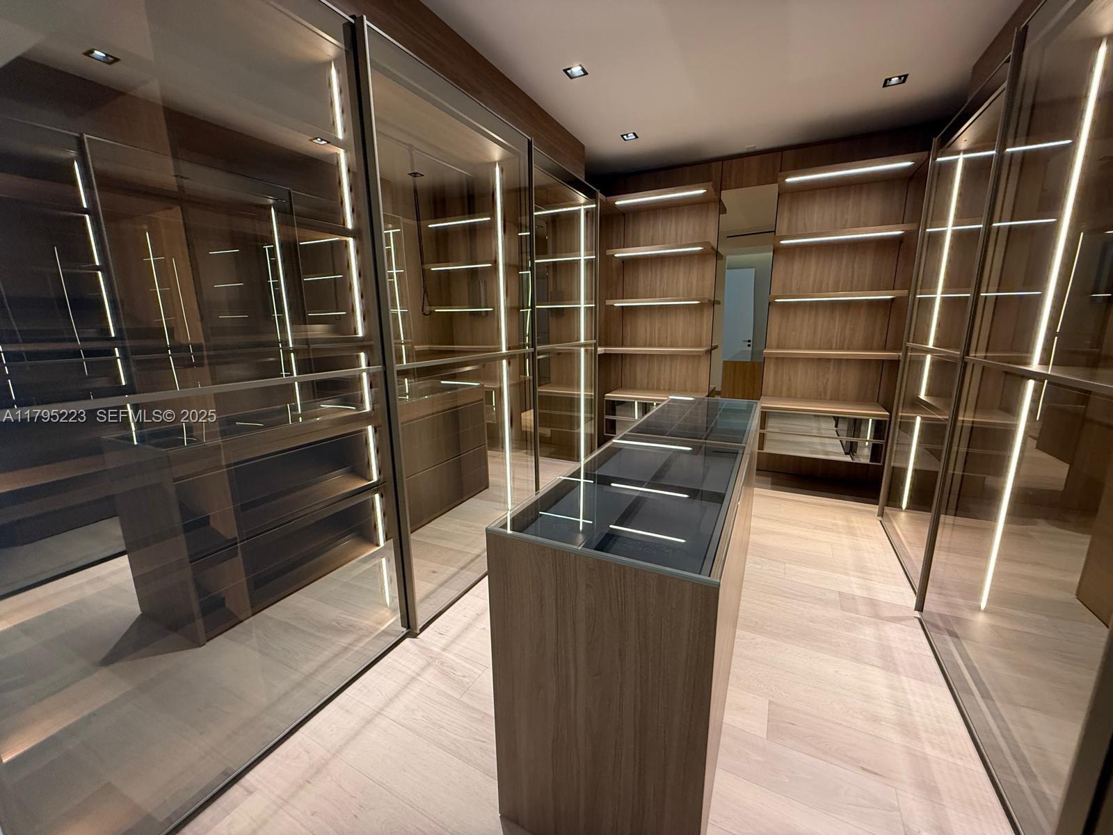 BRICKELL ESTATES - Residential