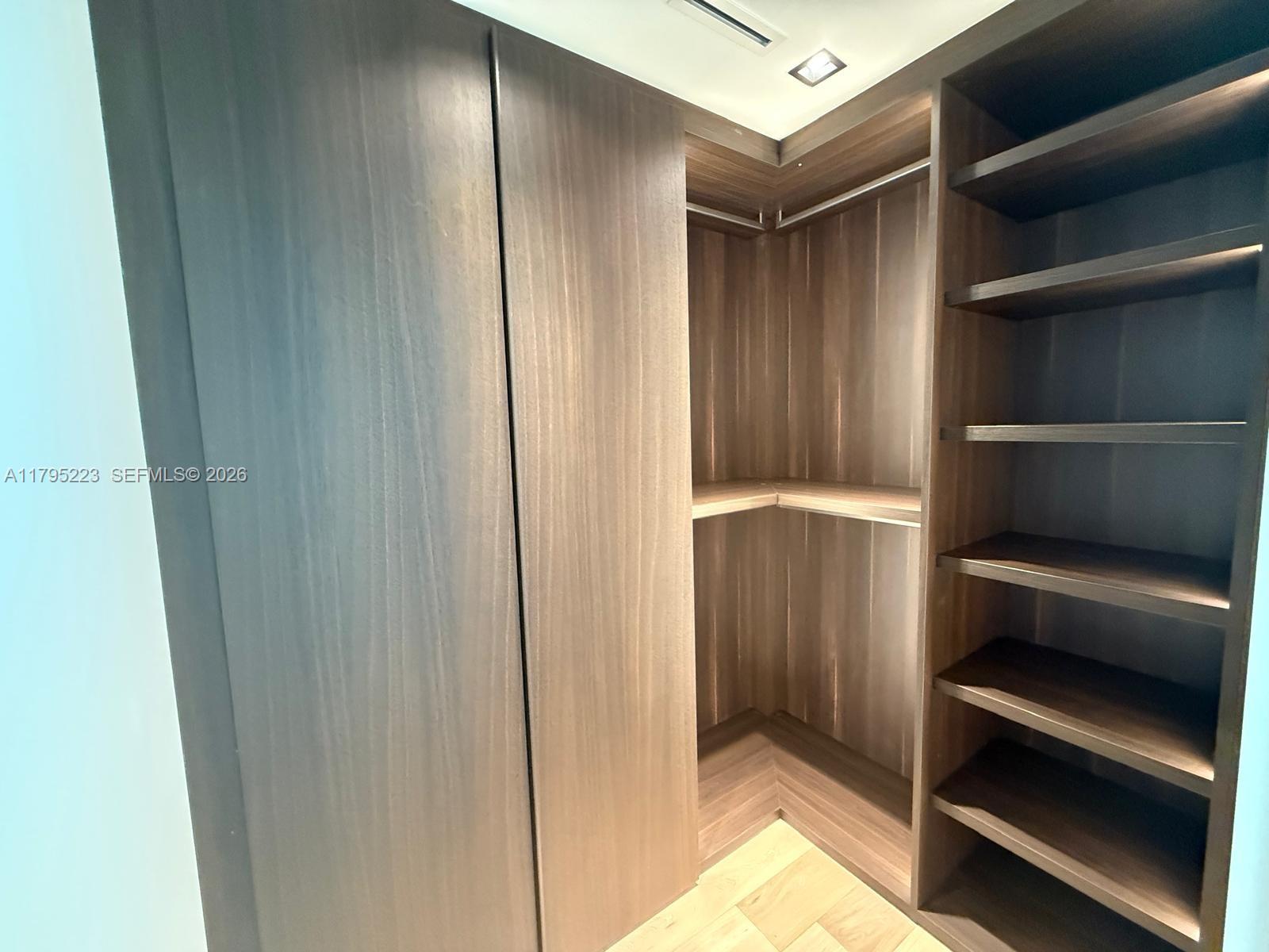 BRICKELL ESTATES - Residential