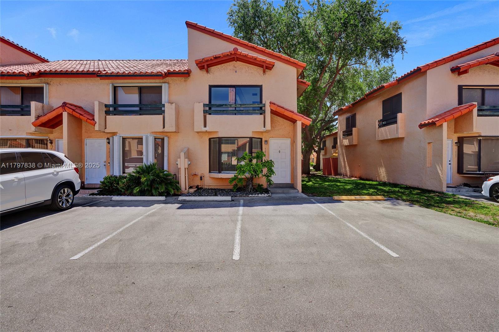 7811 Sw 102nd Ln, Miami, Broward County, Florida - 2 Bedrooms  
3 Bathrooms - 