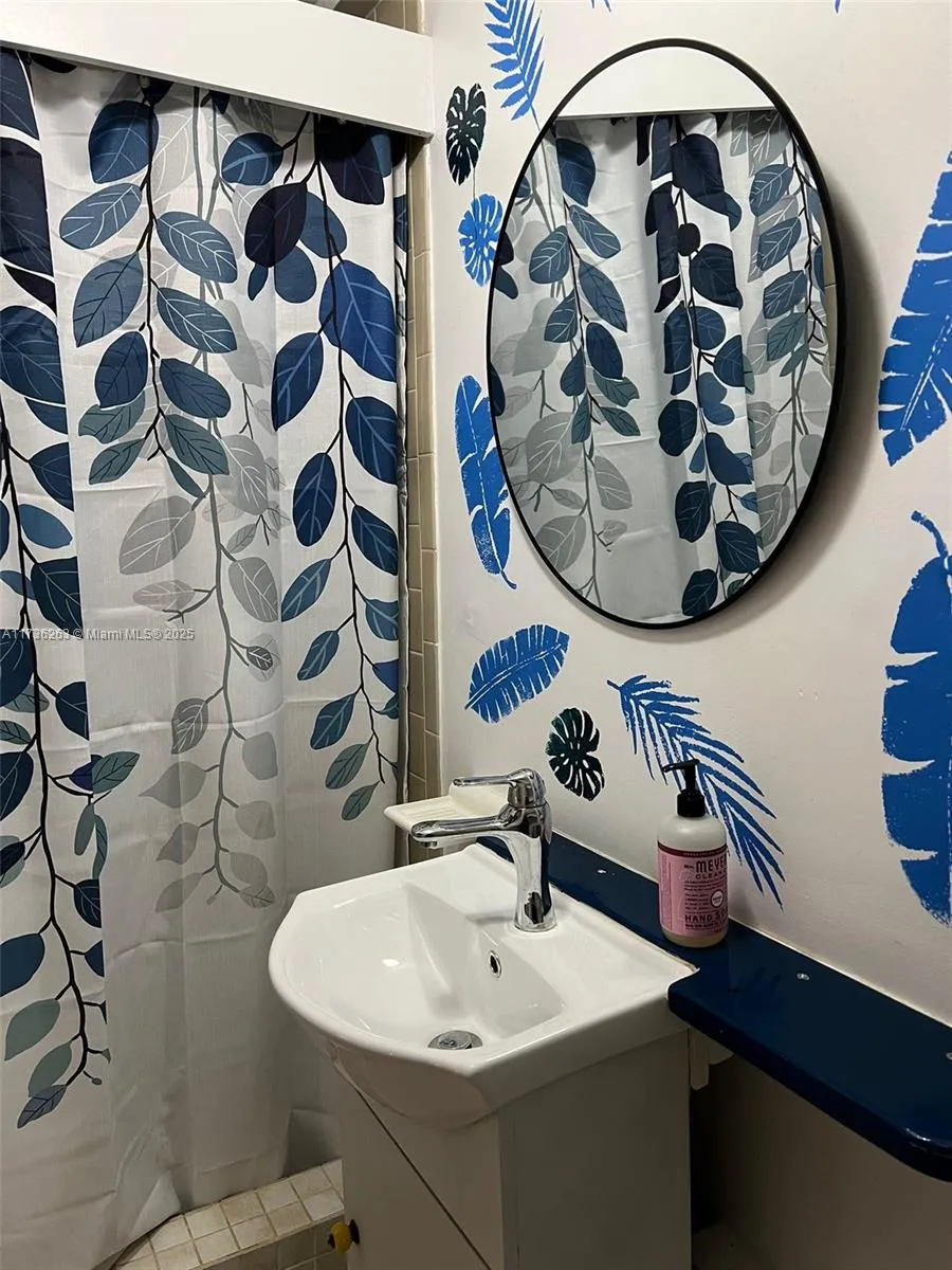 Miami, Florida 33135, United States, ,1 BathroomBathrooms,Residential,Active,10222