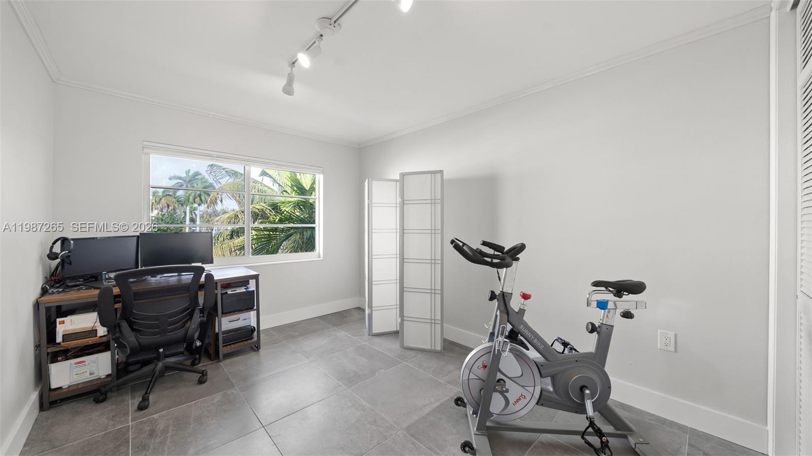 ISLAND CLUB - Residential