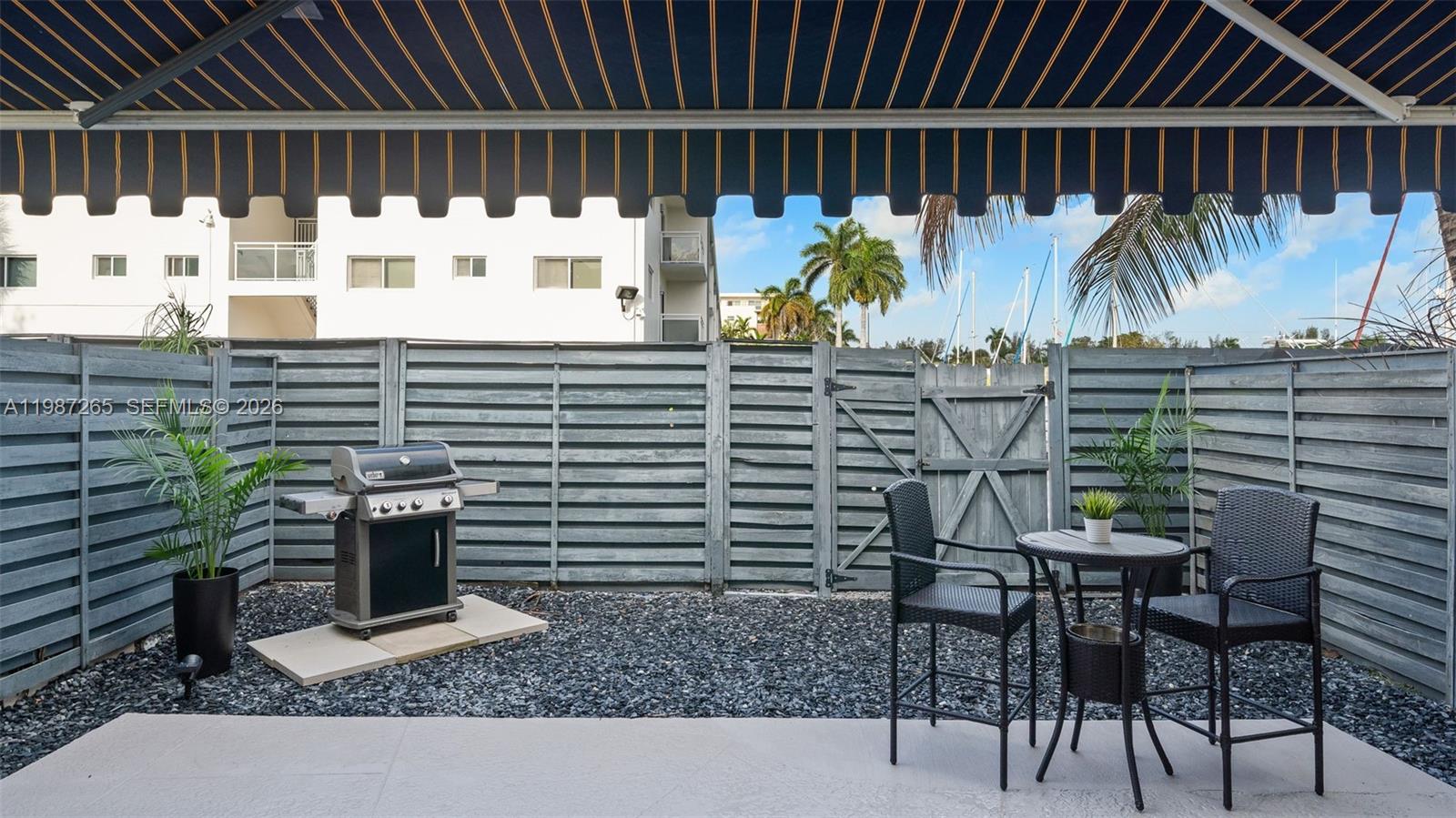 ISLAND CLUB - Residential