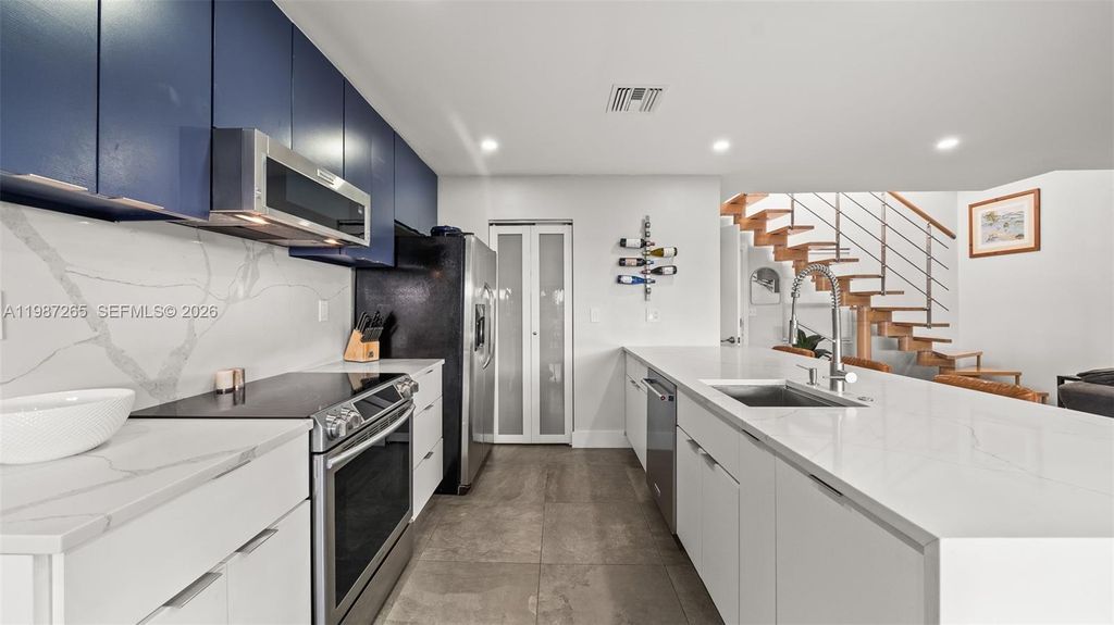 Photo of 1501 SE 15th St #3-2, Fort Lauderdale, FL 33316 (MLS # A11987265)