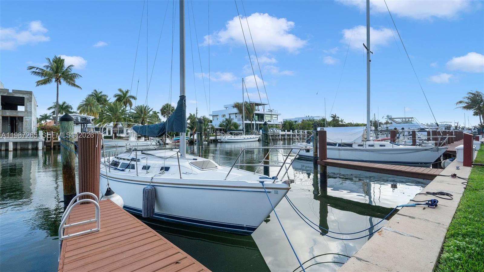 ISLAND CLUB - Residential