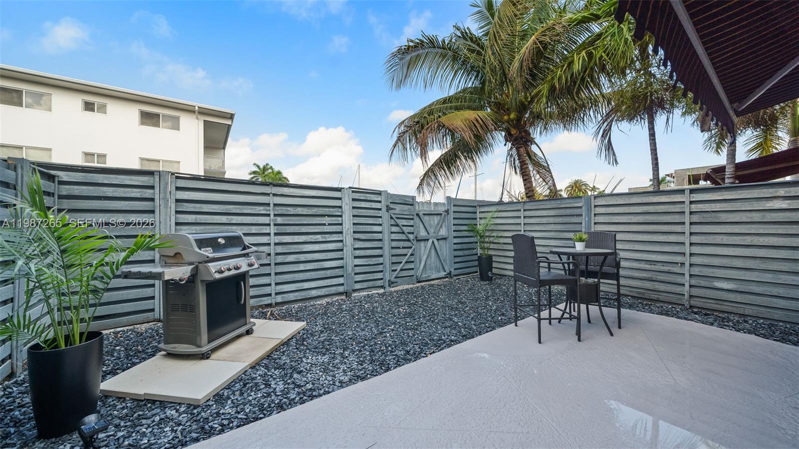 ISLAND CLUB - Residential