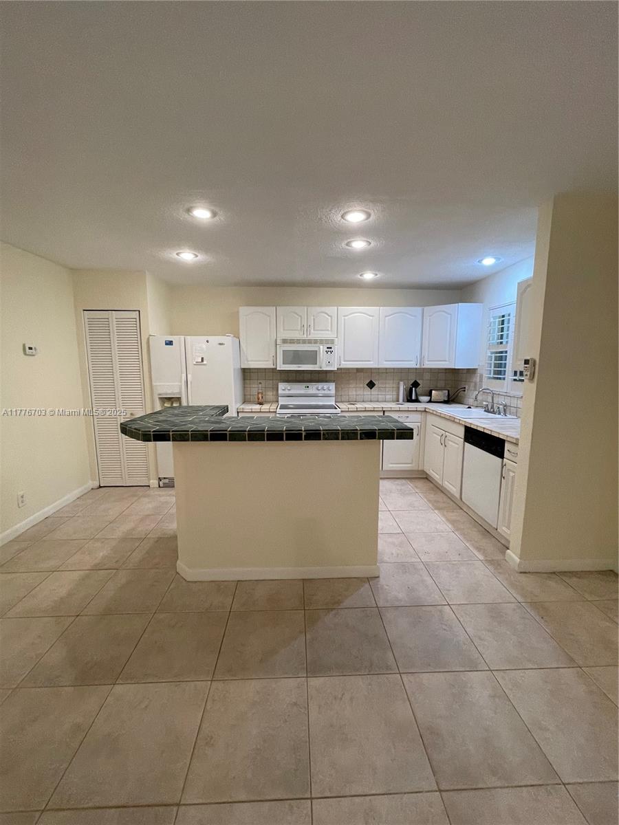 2870 NE 14th St Cswy 104C