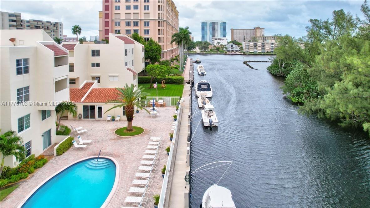 CASA LA QUINTA CONDO - Residential