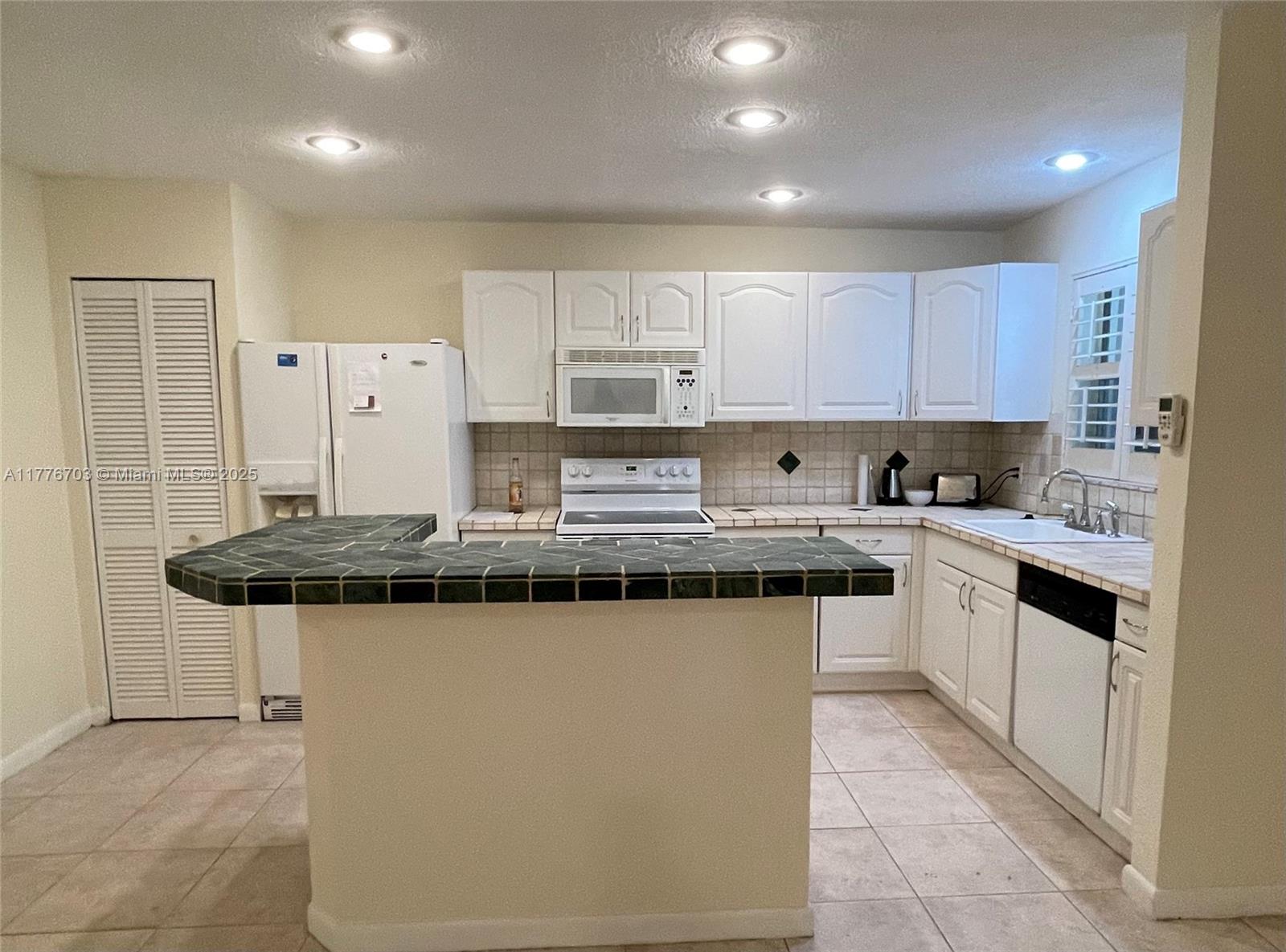 2870 NE 14th St Cswy 104C