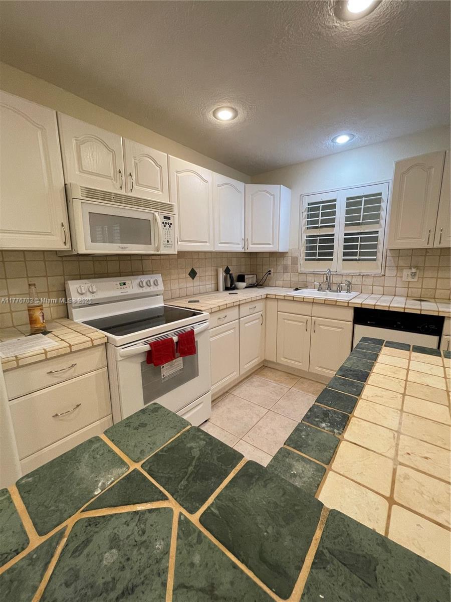 CASA LA QUINTA CONDO - Residential