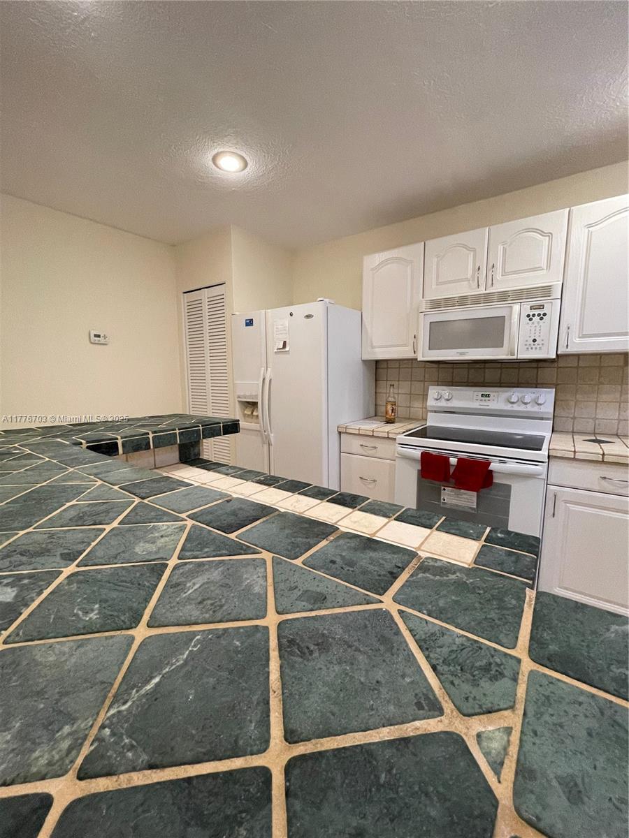 CASA LA QUINTA CONDO - Residential