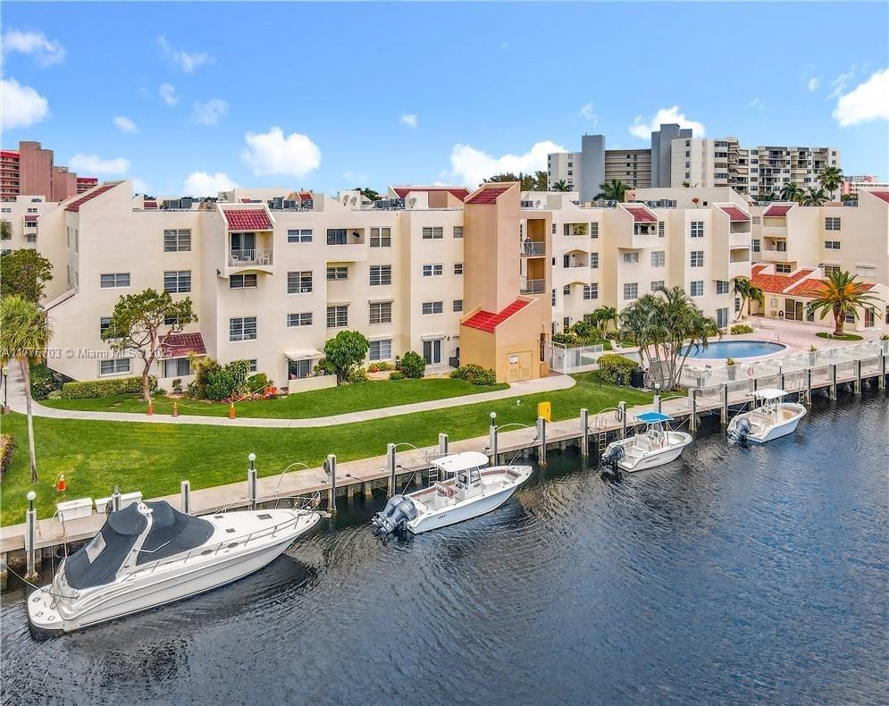 CASA LA QUINTA CONDO - Residential