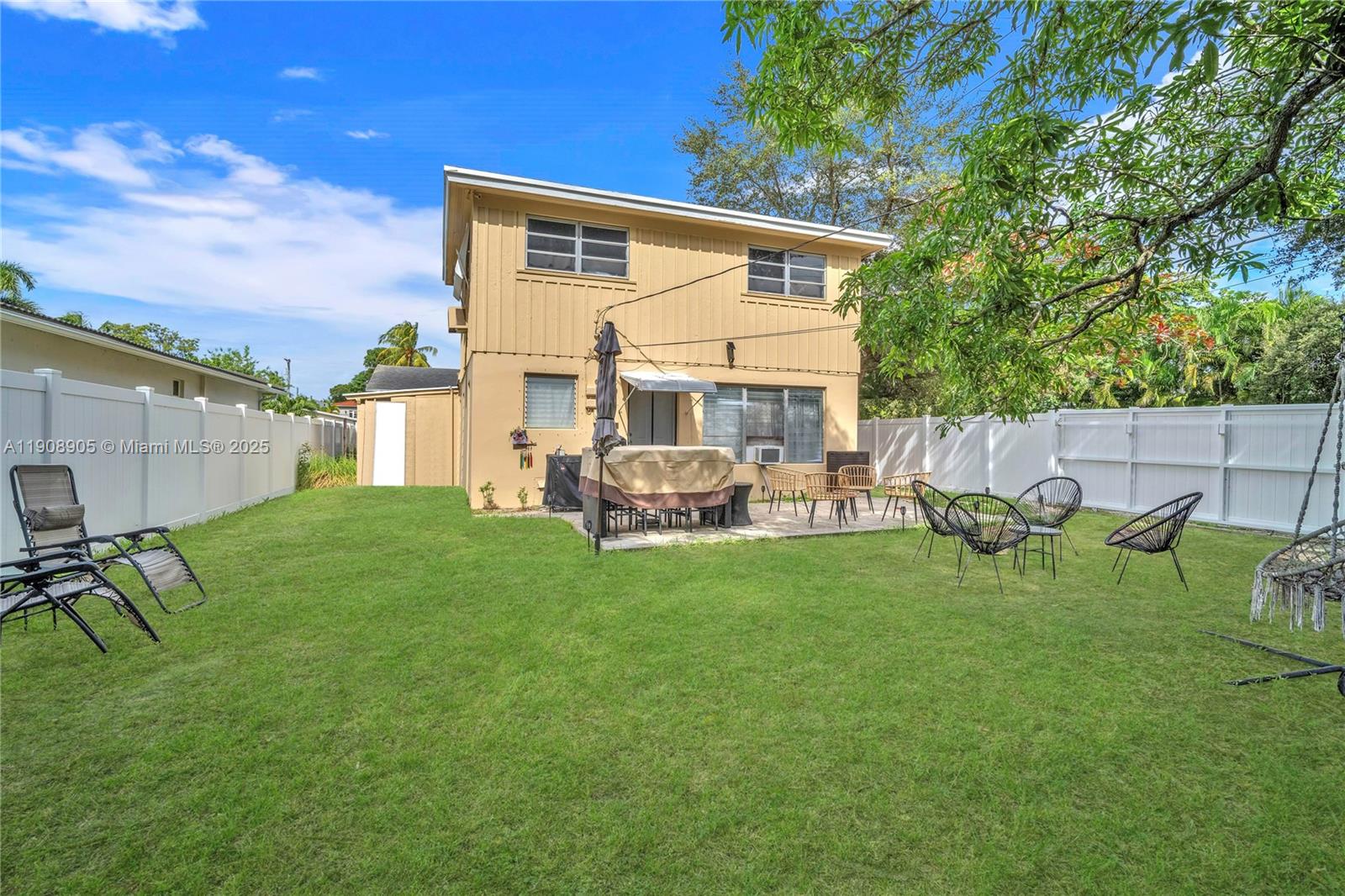 View photos, virtual tours, details... 600 SW 17th St