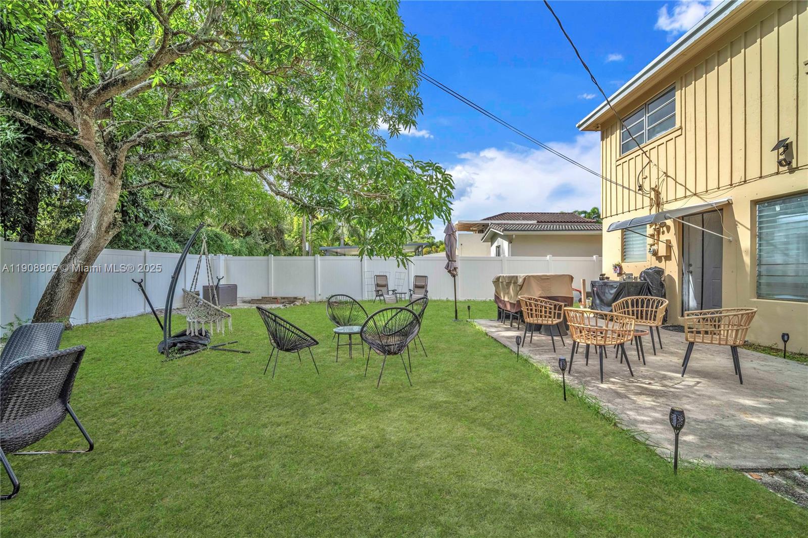 View photos, virtual tours, details... 600 SW 17th St