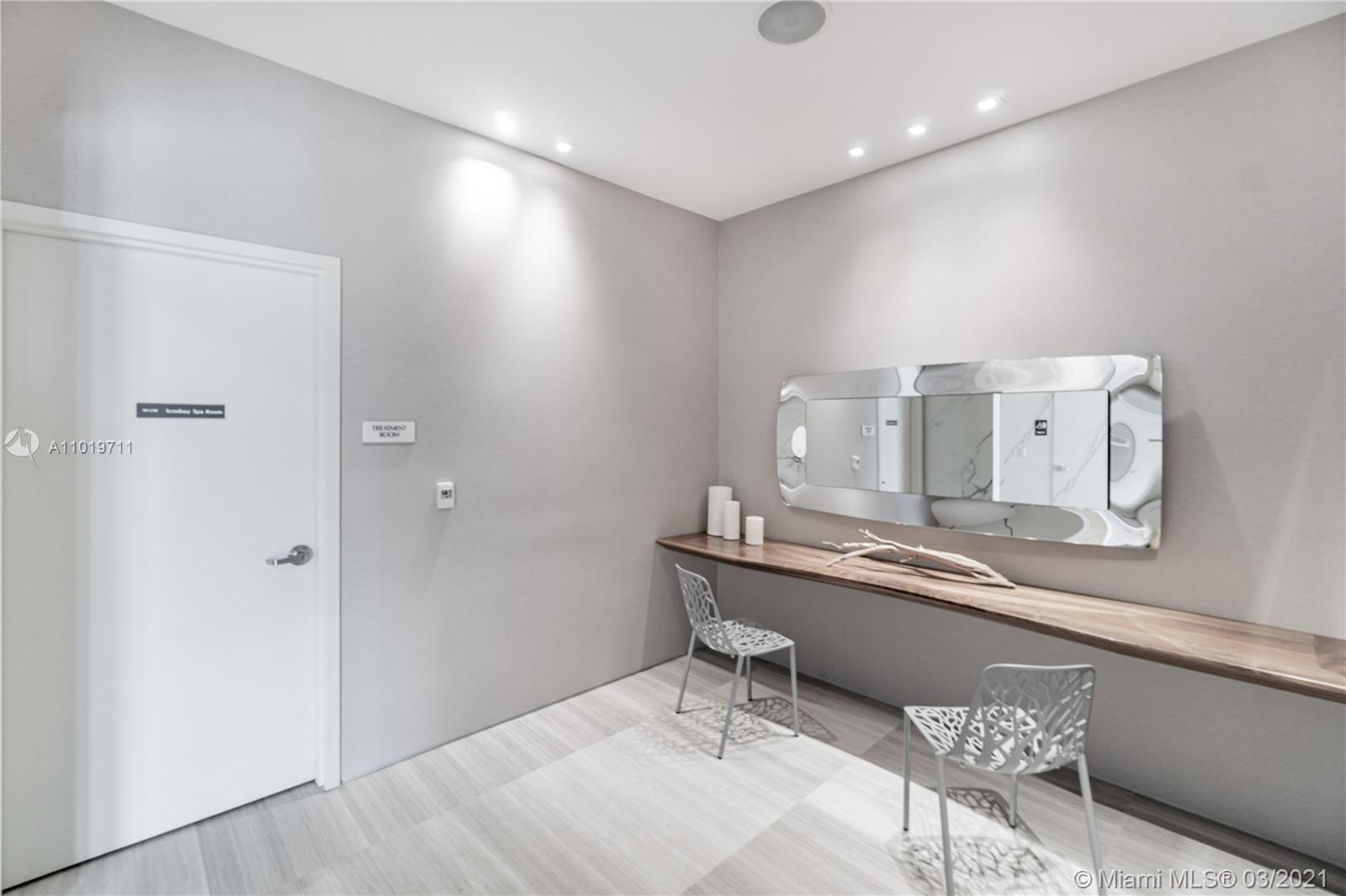 ICON BAY CONDO - Residential Lease