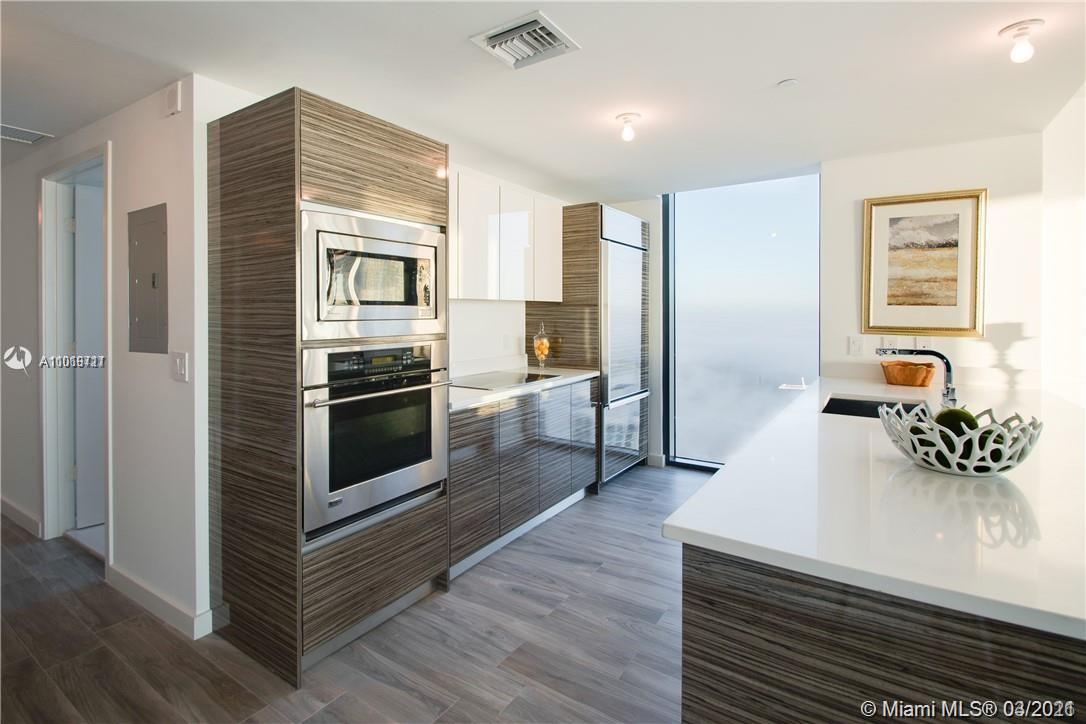 ICON BAY CONDO - Residential Lease