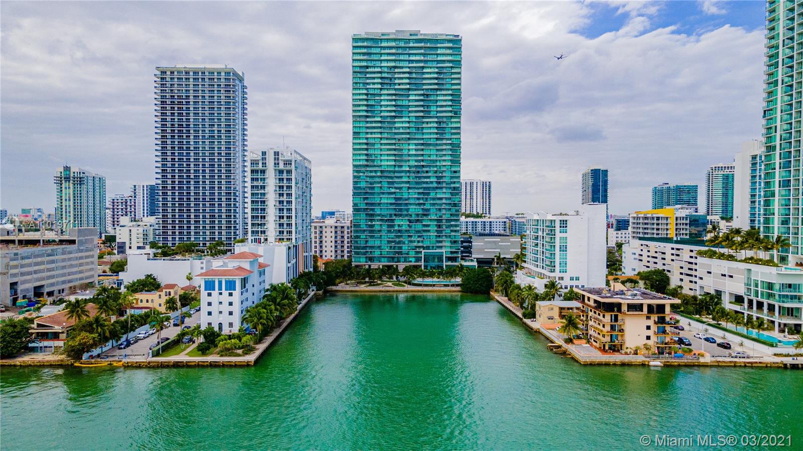 ICON BAY CONDO - Residential Lease