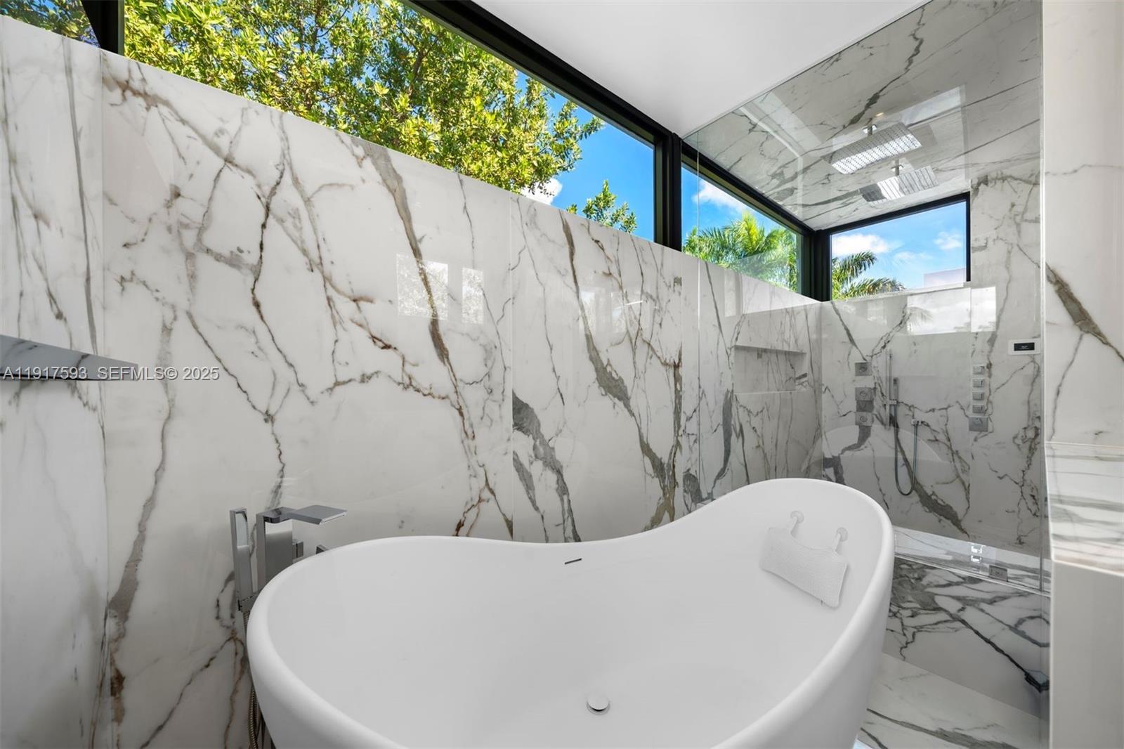 GOLDEN BEACH SEC E - Residential