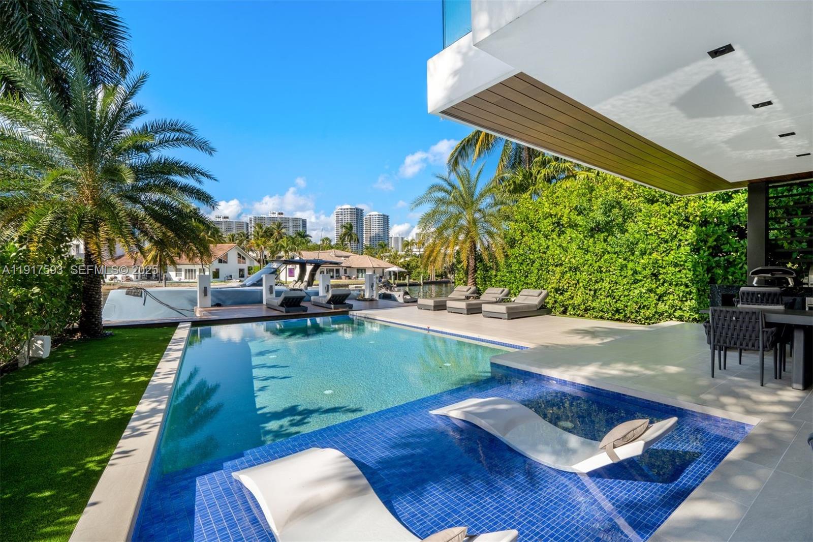 GOLDEN BEACH SEC E - Residential