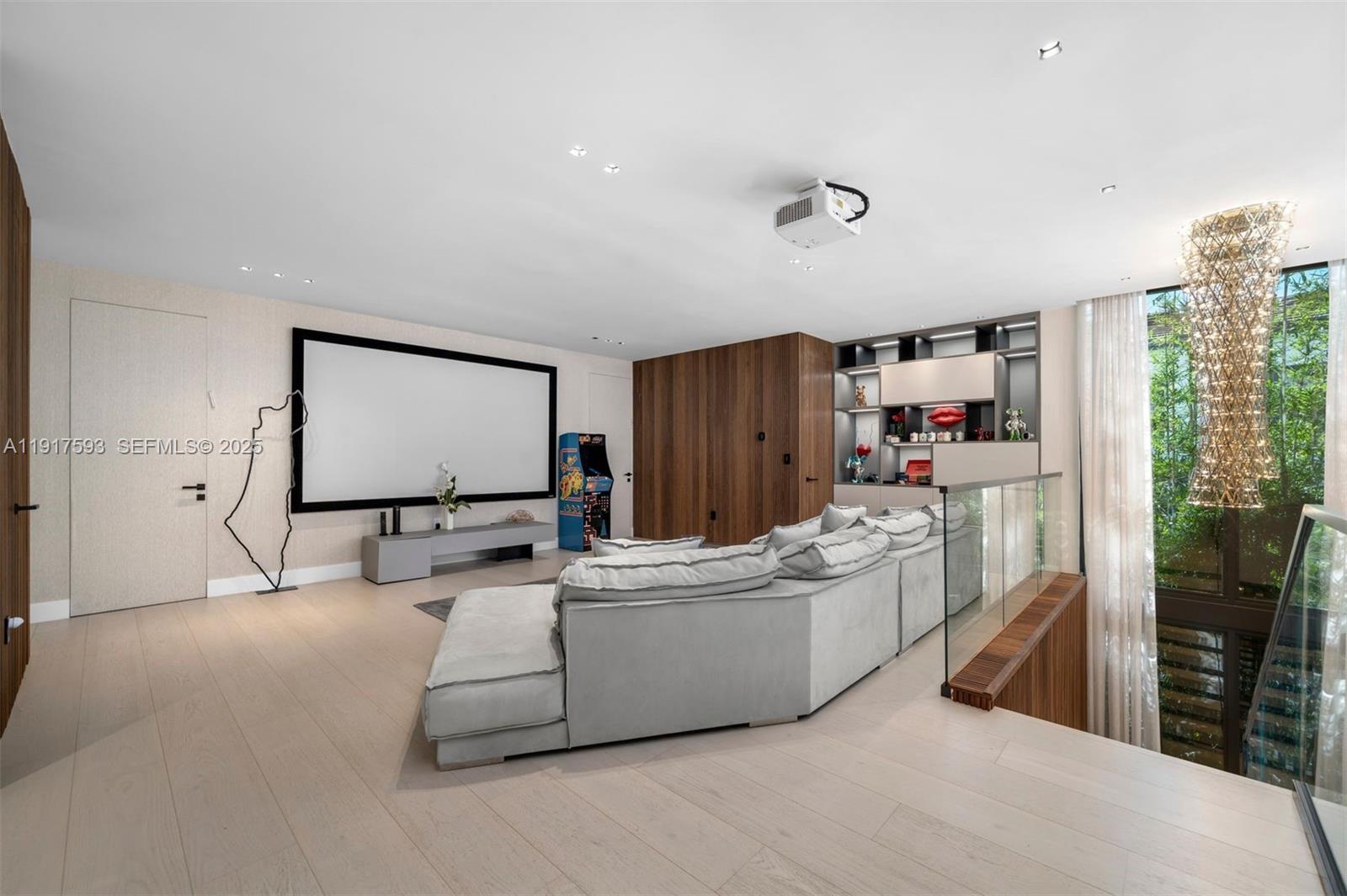 GOLDEN BEACH SEC E - Residential