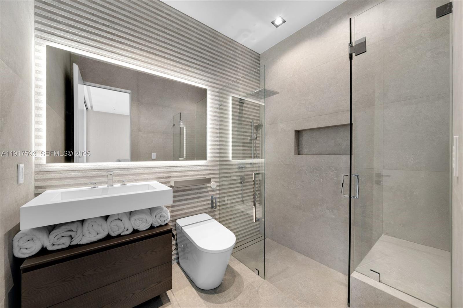 GOLDEN BEACH SEC E - Residential