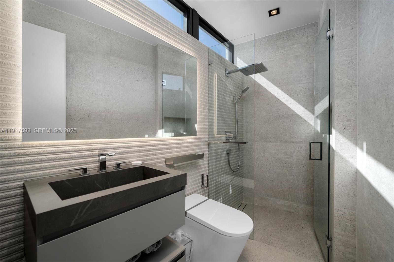 GOLDEN BEACH SEC E - Residential