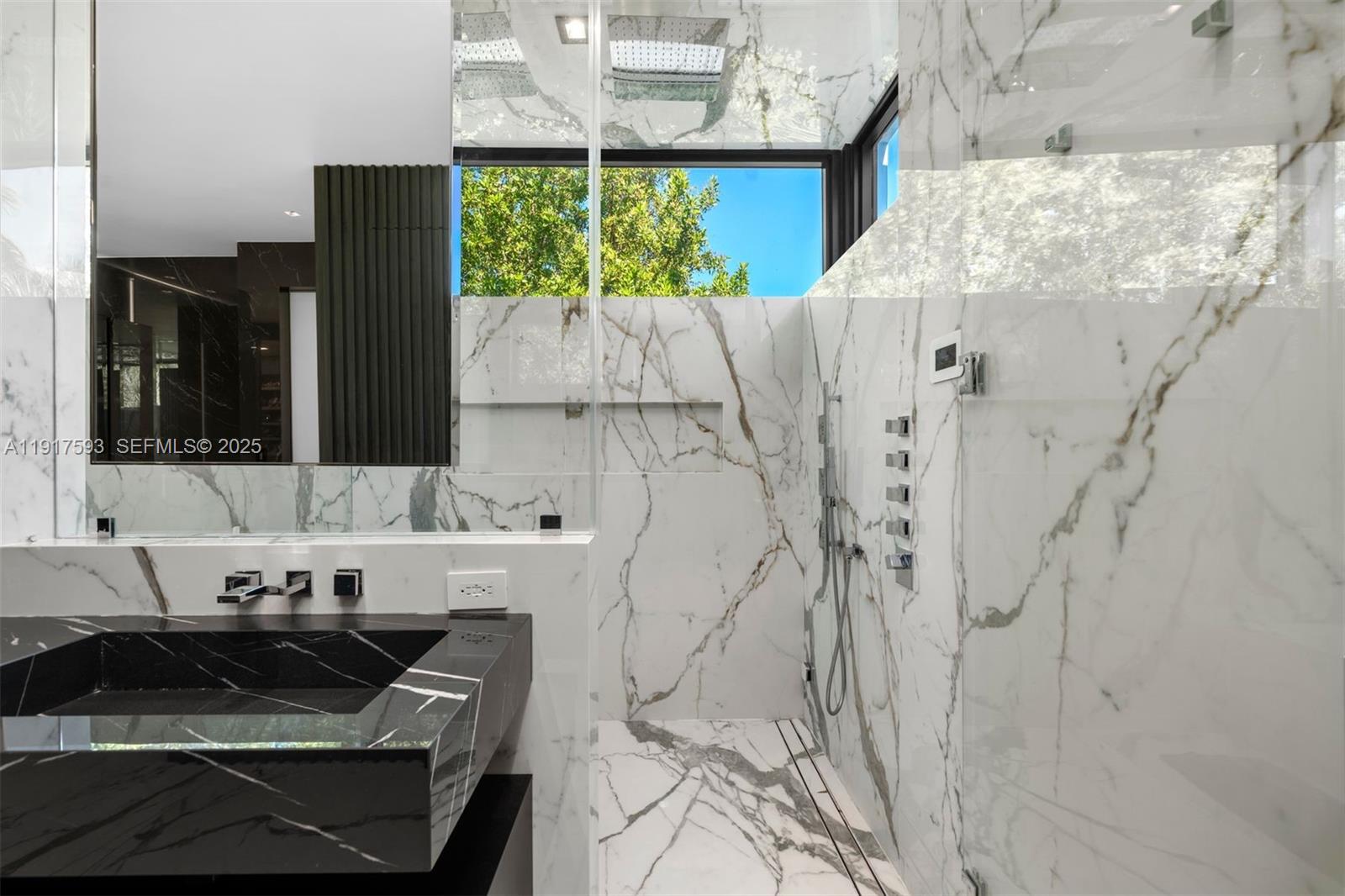 GOLDEN BEACH SEC E - Residential