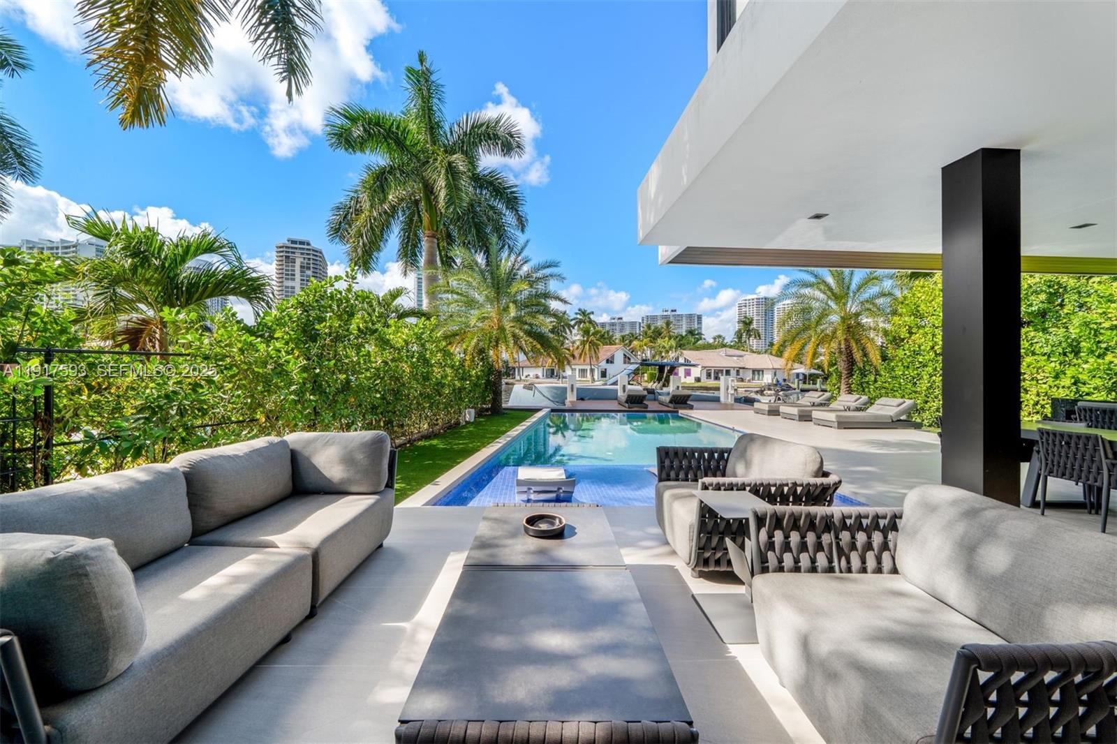 GOLDEN BEACH SEC E - Residential