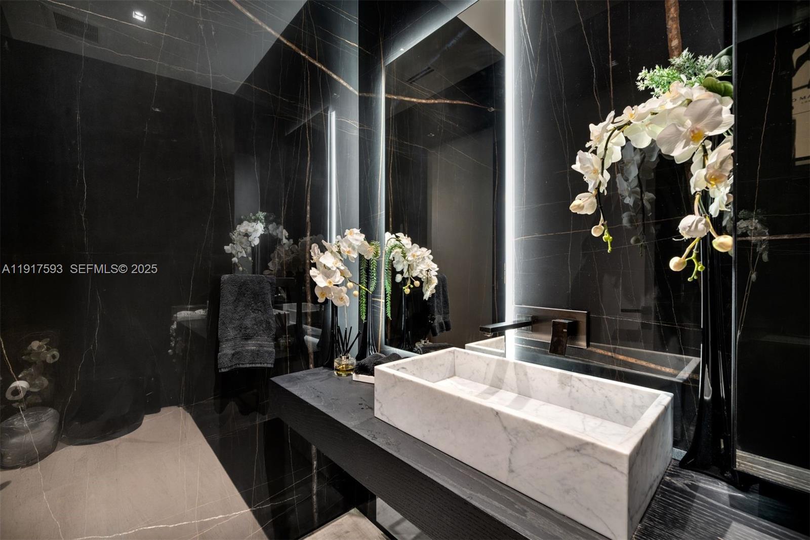 GOLDEN BEACH SEC E - Residential