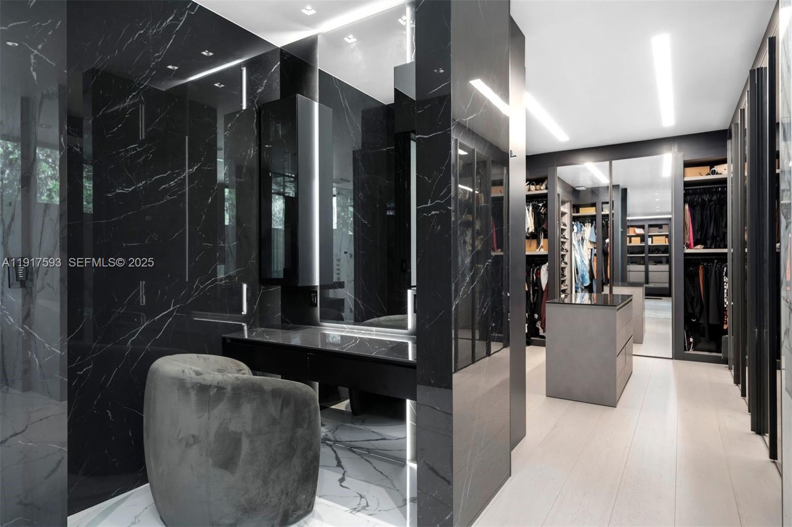 GOLDEN BEACH SEC E - Residential