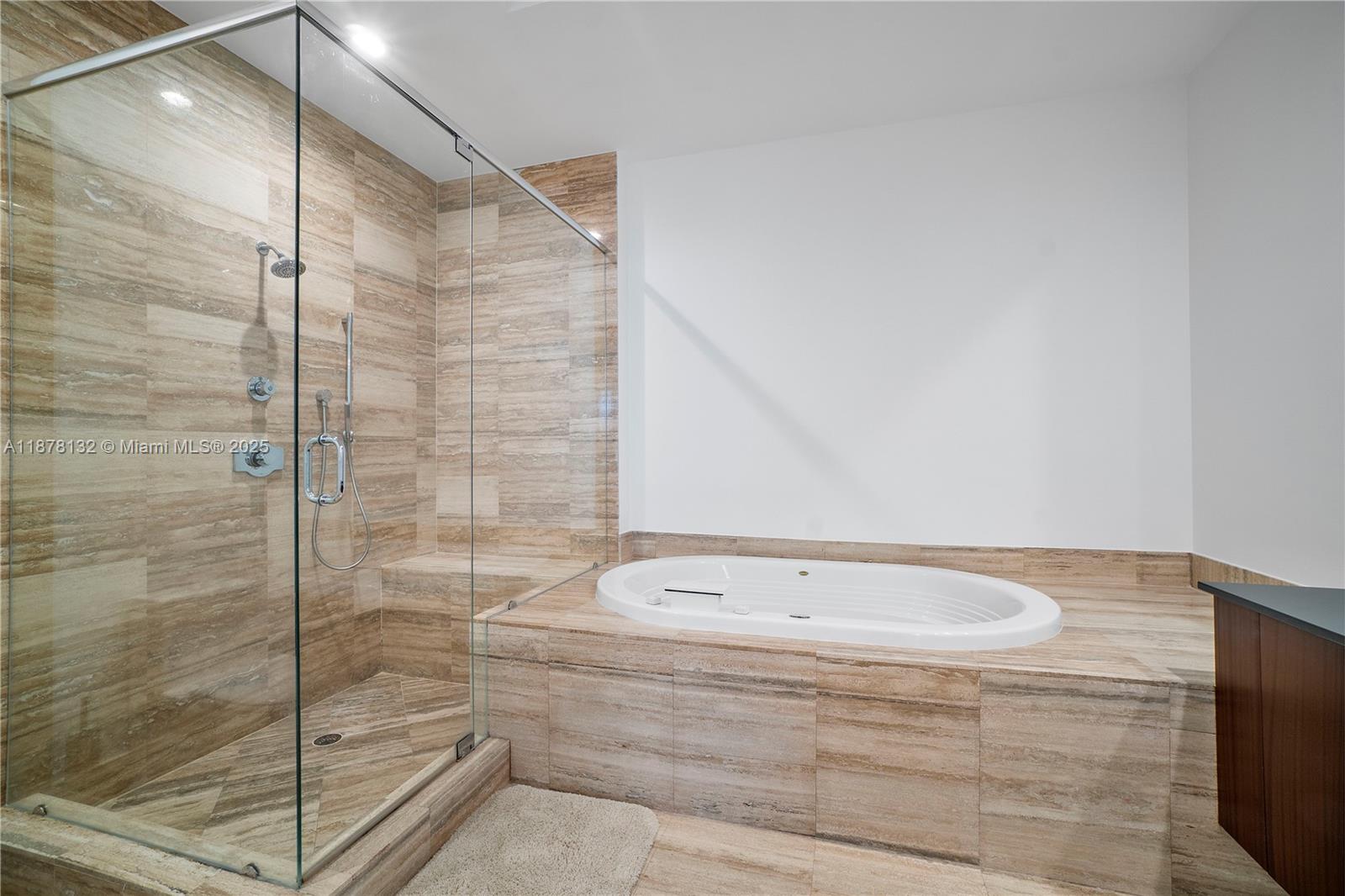 15811 Collins Ave 3907