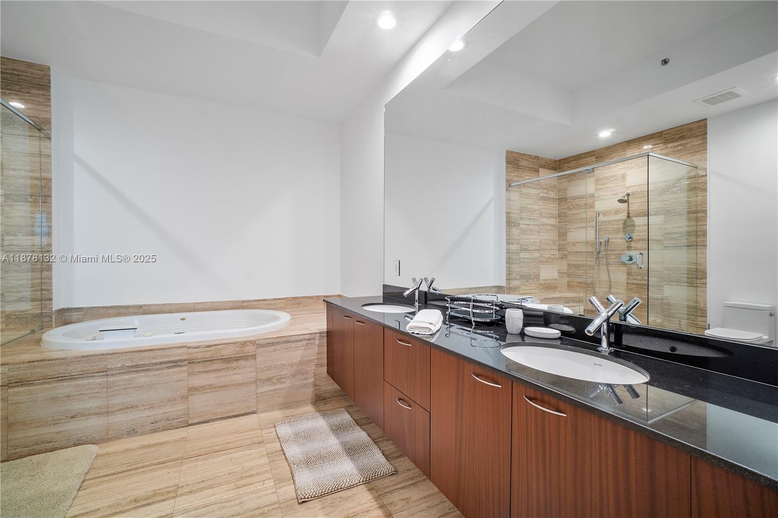 15811 Collins Ave 3907