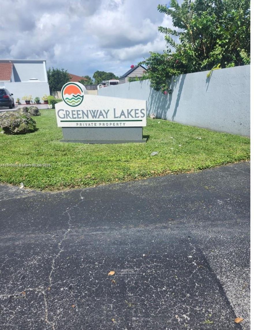 Location, Location in Coral Way Townhouse 3 bed 3 bath, 1 study downstairs can be used as a bedroom, impact door and windows A|C 2024 roof 2011, low association, near the FIU, Supermarket shops and restaurants, prestigious schools.