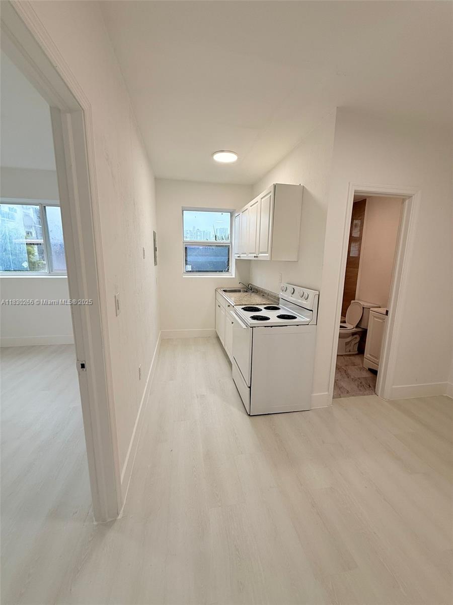Charming 1-Bedroom Apartment in the Heart of Little Havana!
Welcome to this cozy and well-maintained 1-bedroom, 1-bath unit located in one of Miami's most vibrant and culturally rich neighborhoods. Just minutes from Downtown, Brickell, and Calle Ocho, this apartment offers the perfect balance of comfort and convenience. Ideal for singles or couples looking to experience the true Miami lifestyle. Fast approval and ready to move in!