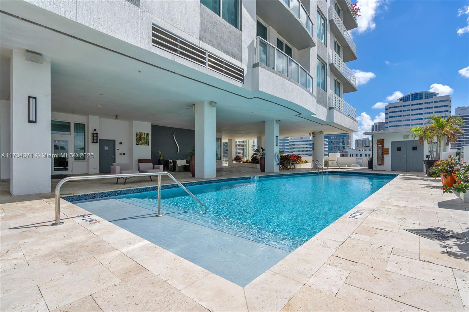 STRADA 315 CONDO - Residential