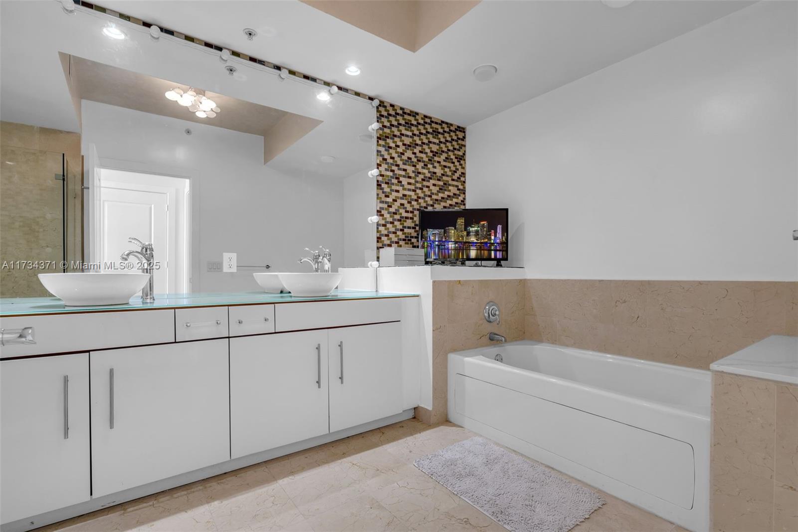 STRADA 315 CONDO - Residential