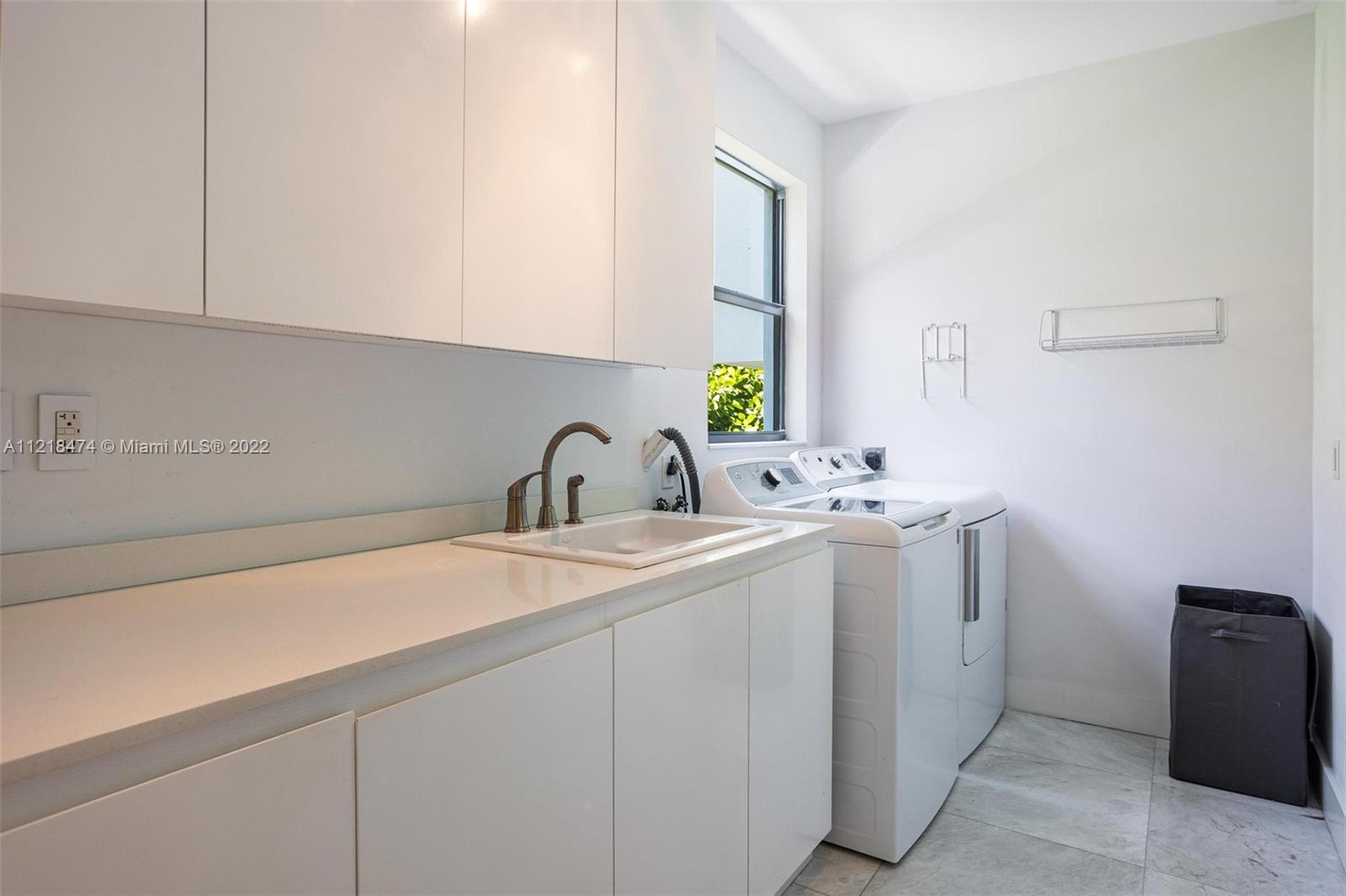 TROPICAL ISLE HOMES SUB 1 - Residential