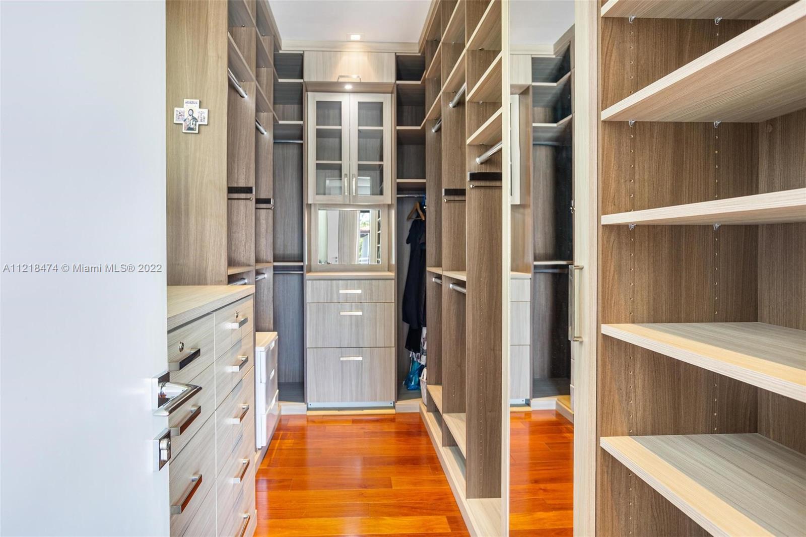 TROPICAL ISLE HOMES SUB 1 - Residential