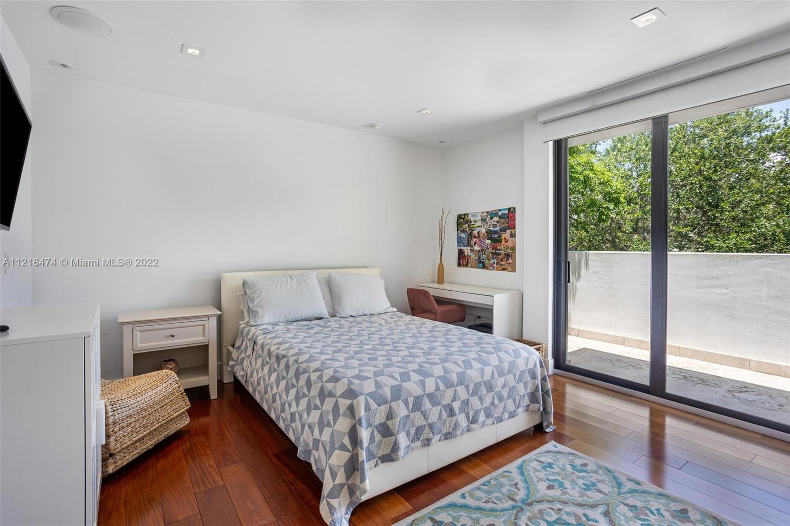 TROPICAL ISLE HOMES SUB 1 - Residential