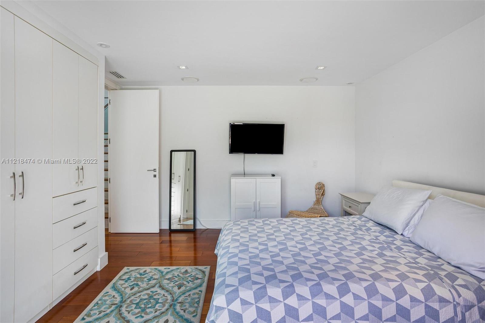 TROPICAL ISLE HOMES SUB 1 - Residential