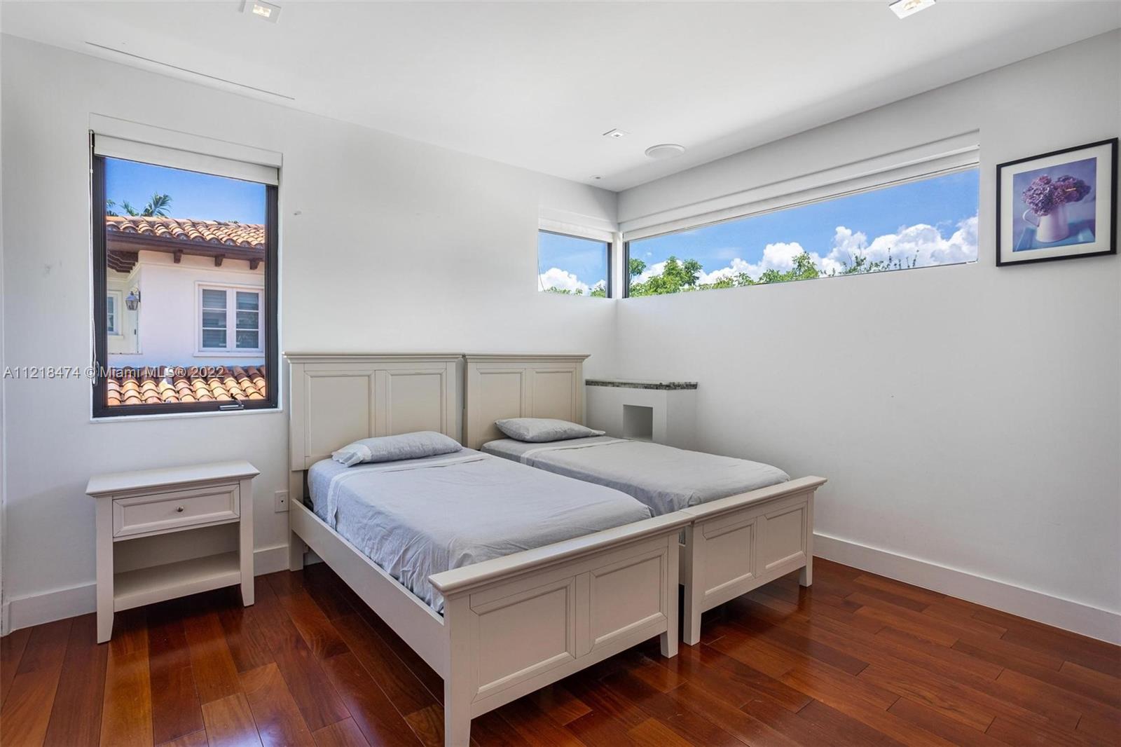 TROPICAL ISLE HOMES SUB 1 - Residential