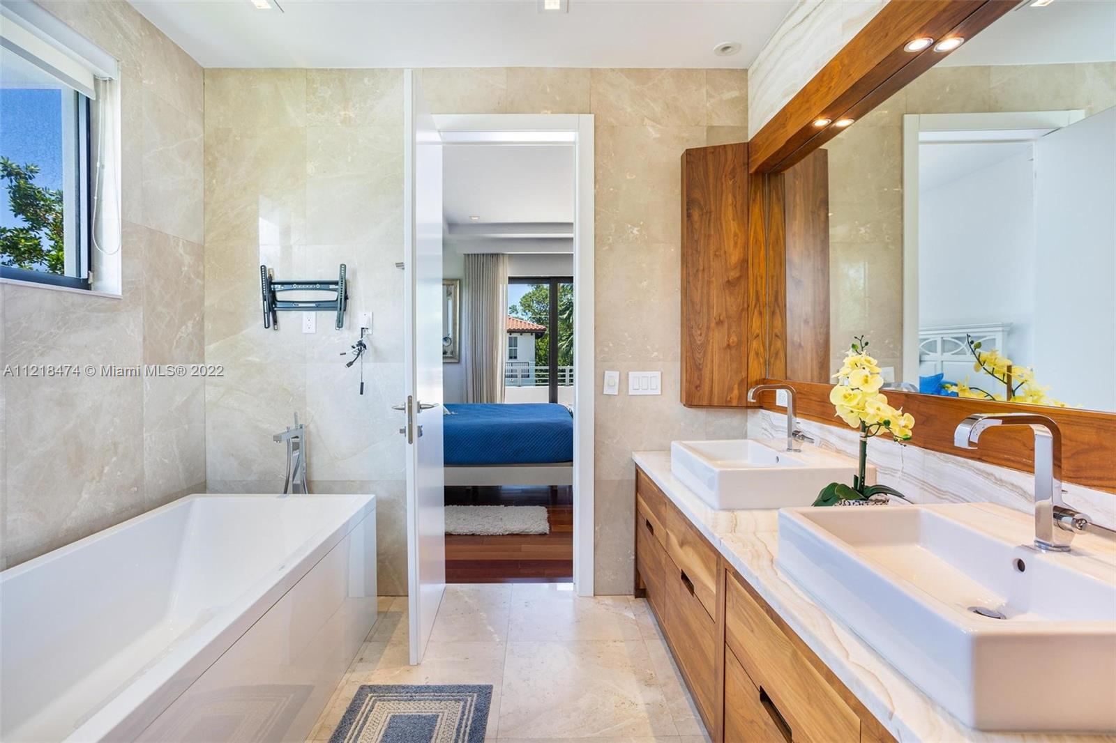 TROPICAL ISLE HOMES SUB 1 - Residential