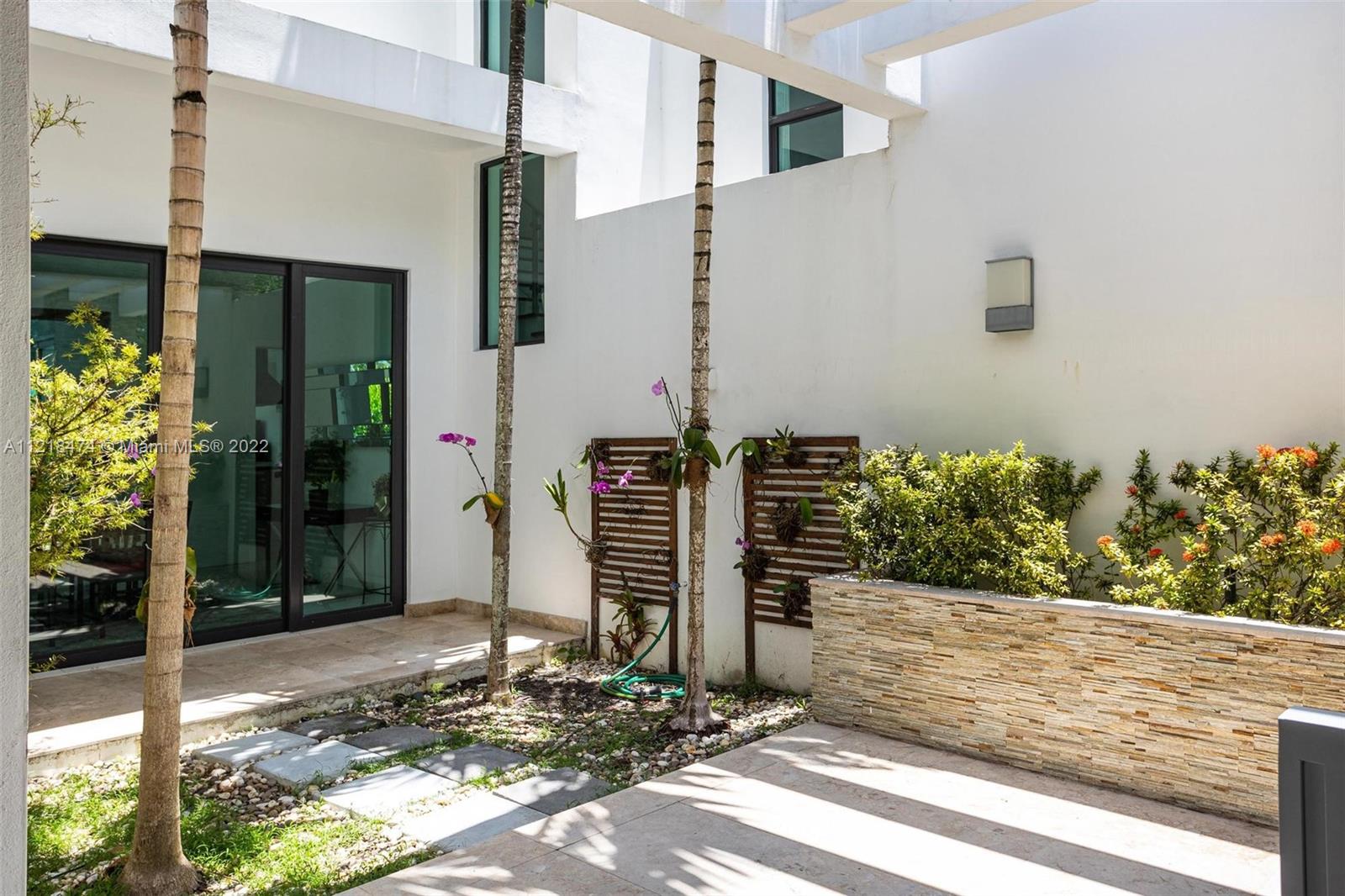 TROPICAL ISLE HOMES SUB 1 - Residential