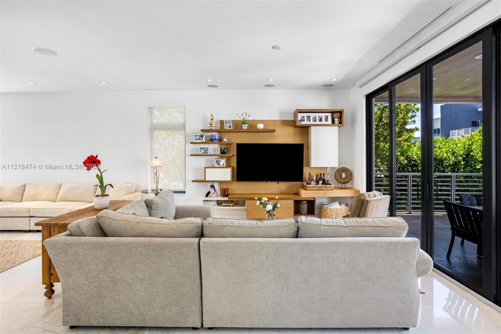 TROPICAL ISLE HOMES SUB 1 - Residential