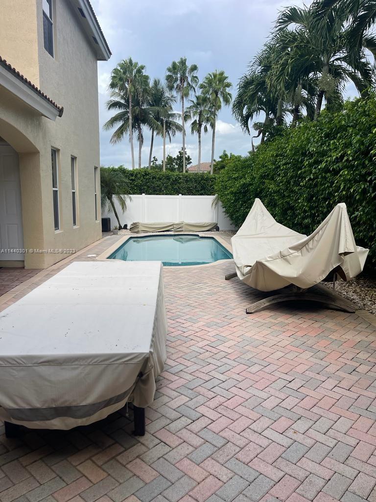 POD 7 AT MONARCH LAKES - Residential Lease