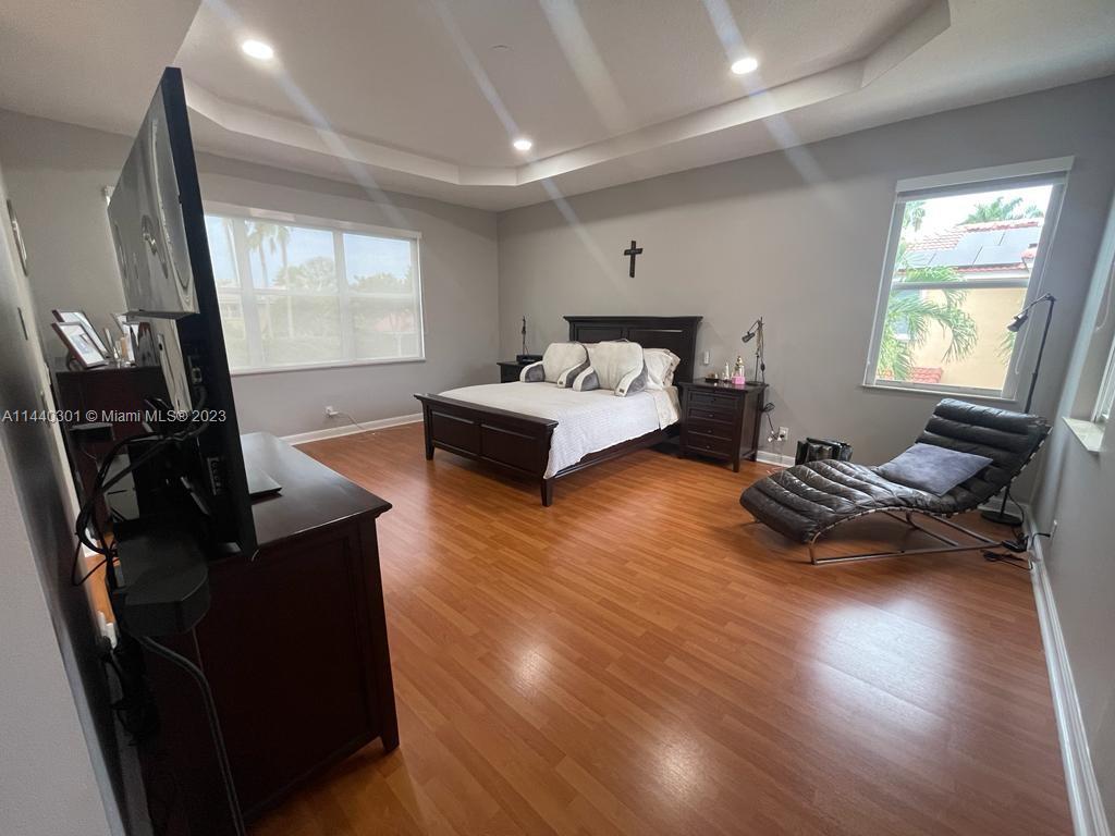 POD 7 AT MONARCH LAKES - Residential Lease