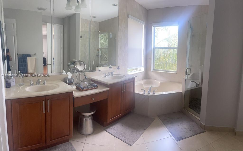 POD 7 AT MONARCH LAKES - Residential Lease