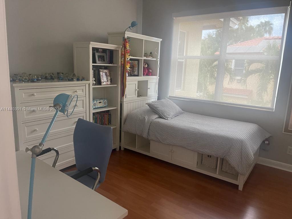 POD 7 AT MONARCH LAKES - Residential Lease