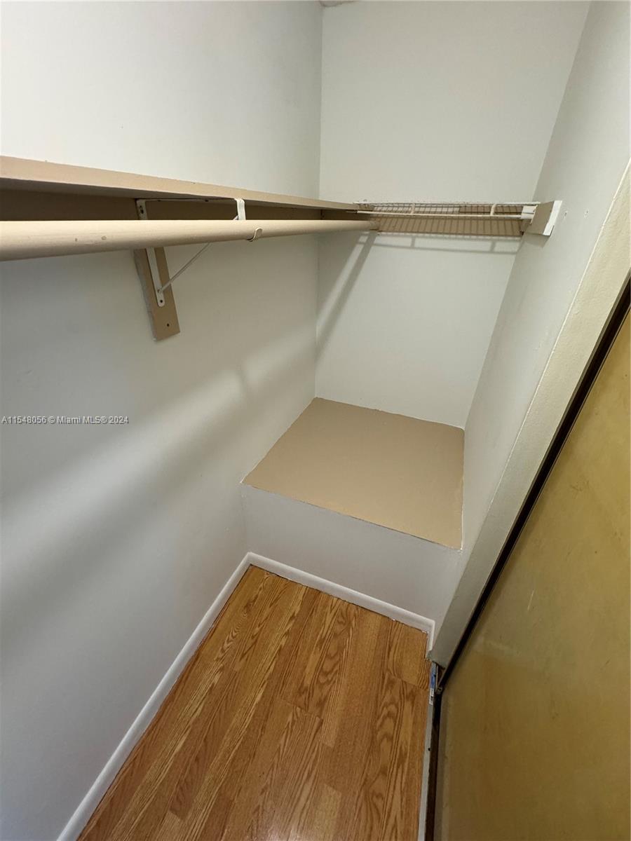 ROYAL OAKS TOWNHOUSE 9 CO - Residential Lease
