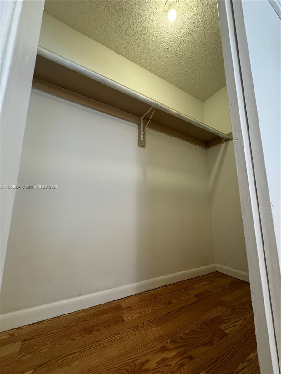 ROYAL OAKS TOWNHOUSE 9 CO - Residential Lease