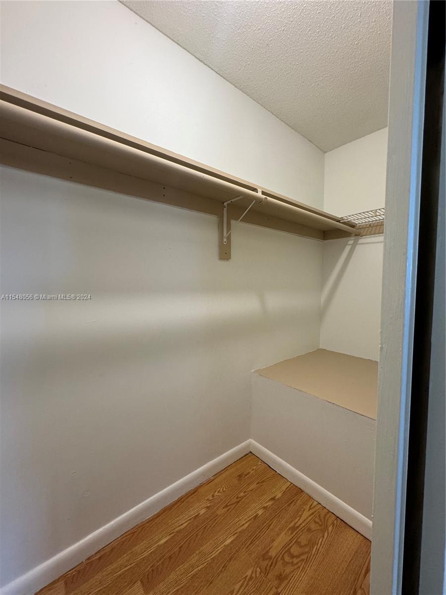 ROYAL OAKS TOWNHOUSE 9 CO - Residential Lease